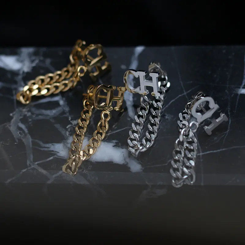 Carolina Herrera cadenas colgantes