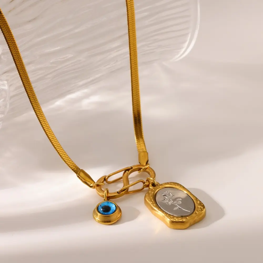 Piel de serpiente medalla de rosa con ojo realista