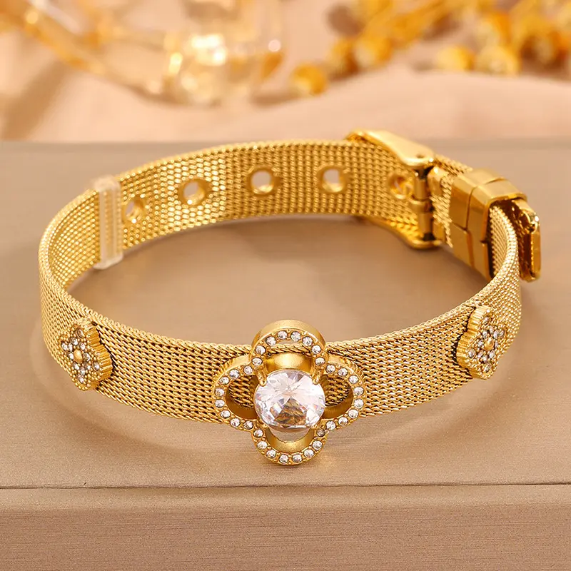Tipo correa dorado con detalles en circon