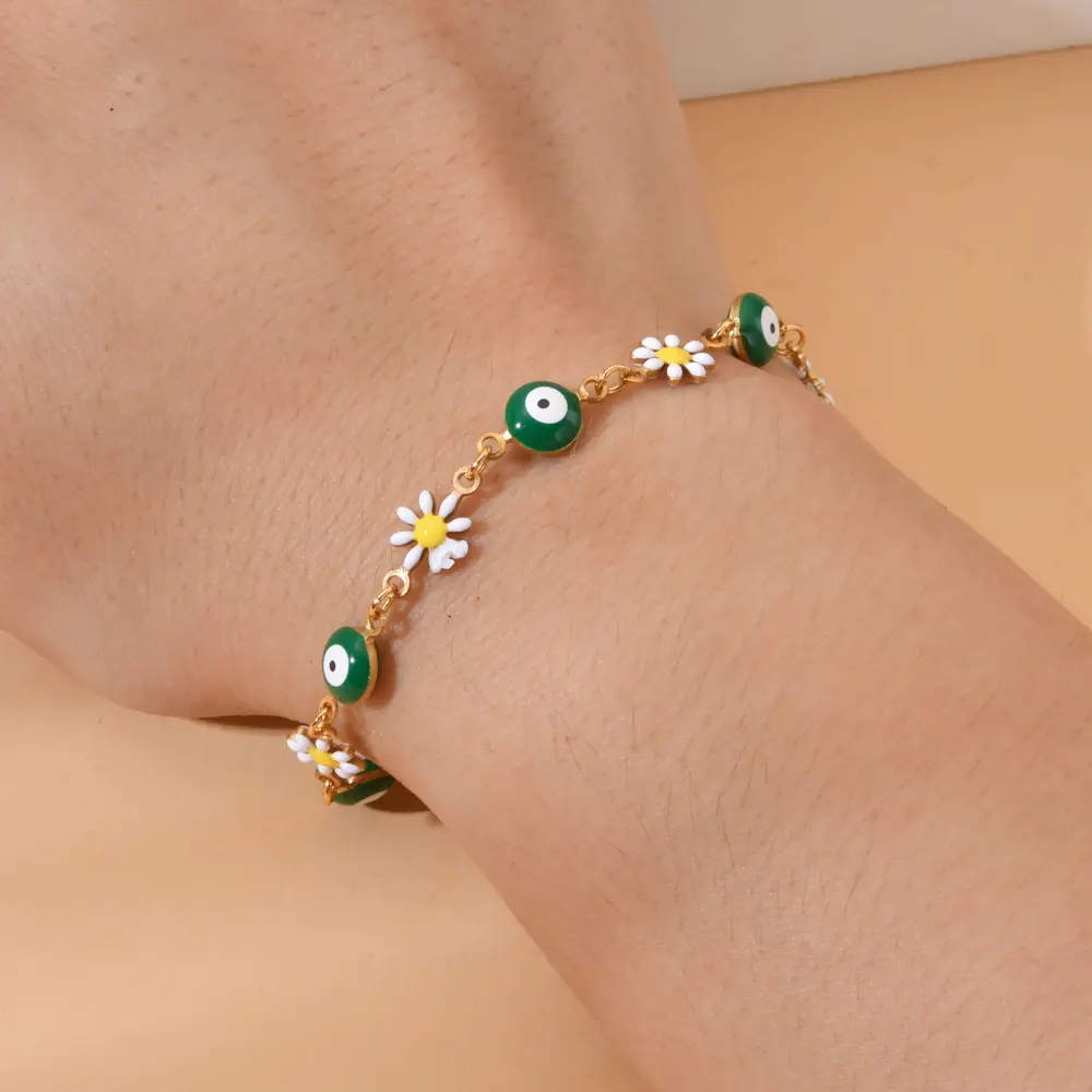 Ojo turco en verde con flor esmaltada