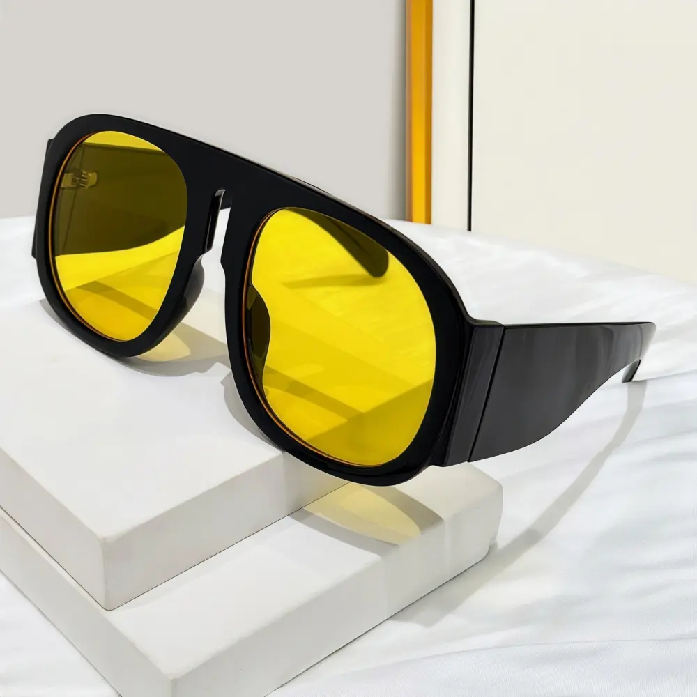 Oversize amarillo con montura negra