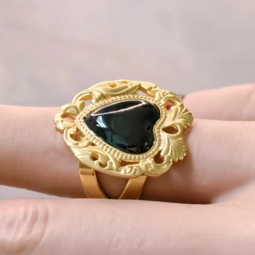 Corazon dorado con negro