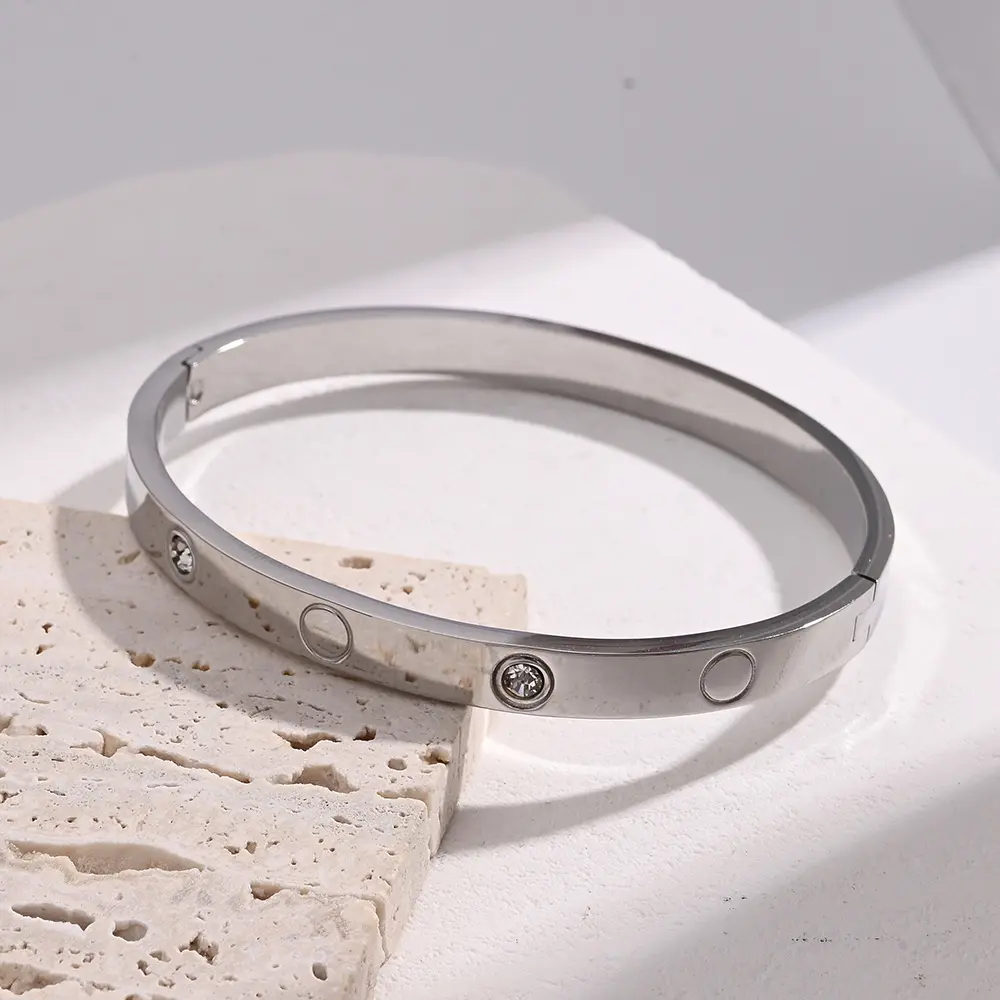 Tipo Cartier plateado
