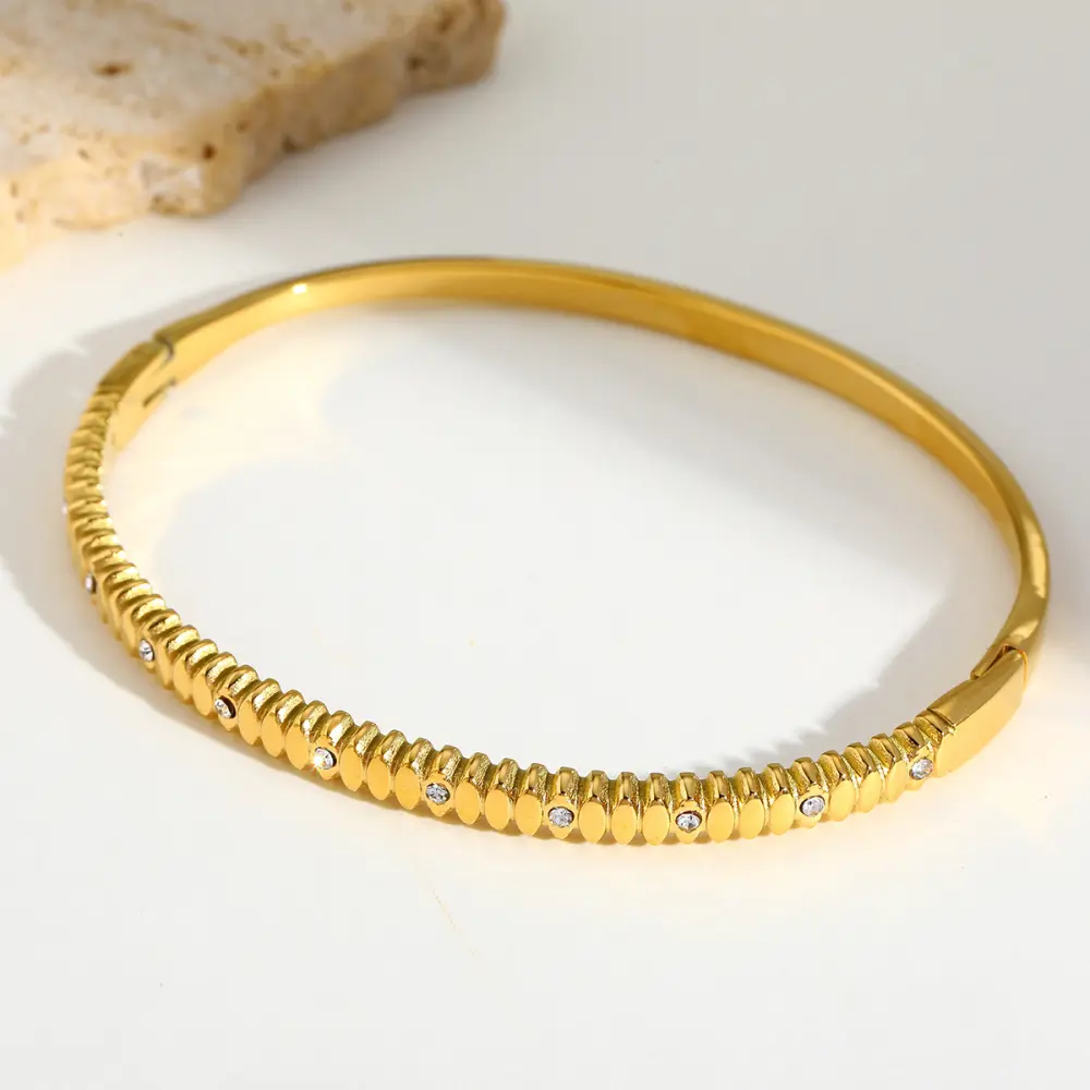 Rígido fino con detalles brillantes