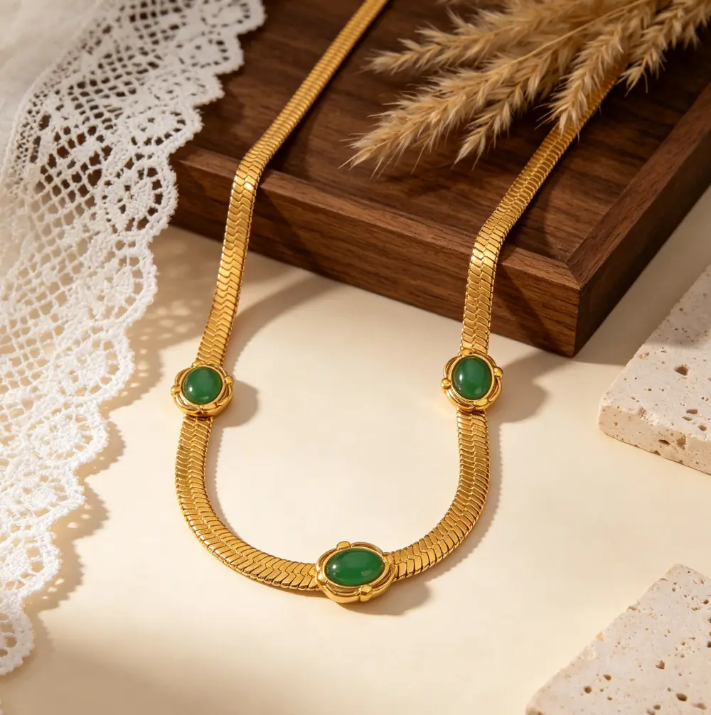 Piel de serpiente con ojo de gato verde