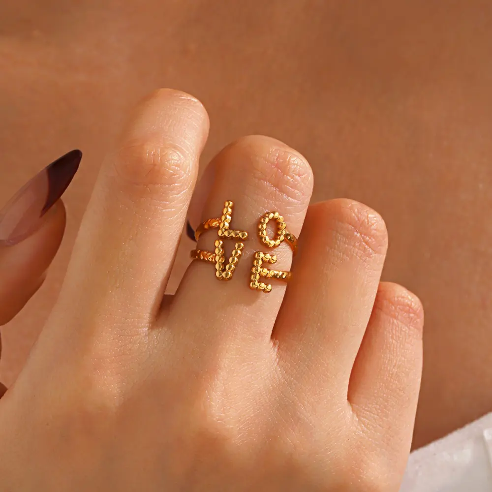 Anillo love ajustable dorado